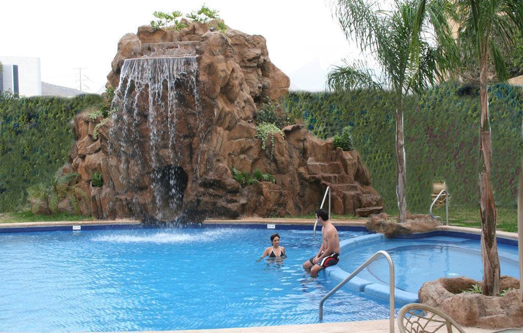 萨菲奢华皇谷酒店 San Pedro Garza Garcia 设施 照片 A swimming pool in a hotel
