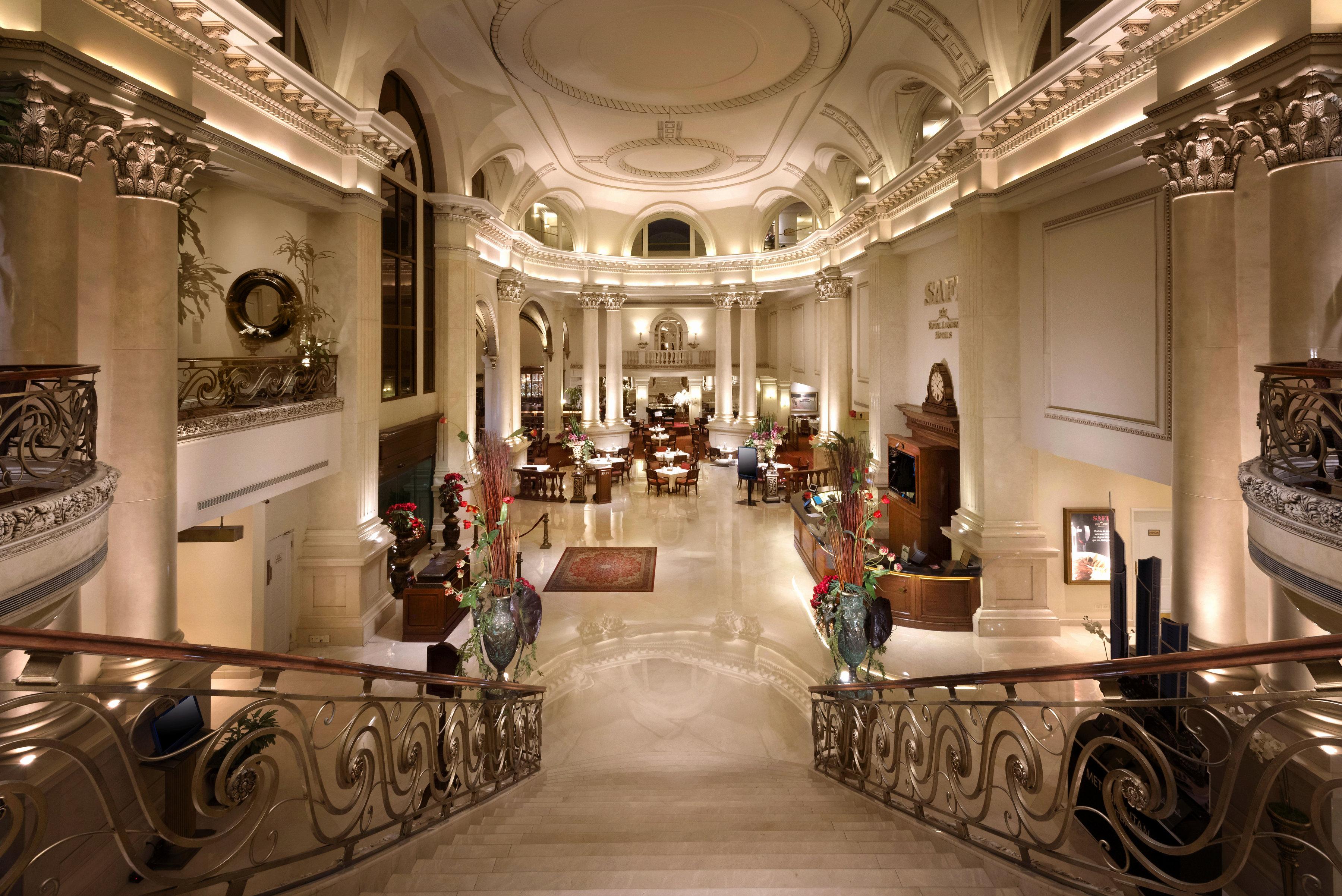 萨菲奢华皇谷酒店 San Pedro Garza Garcia 外观 照片 The lobby of the Four Seasons Hotel