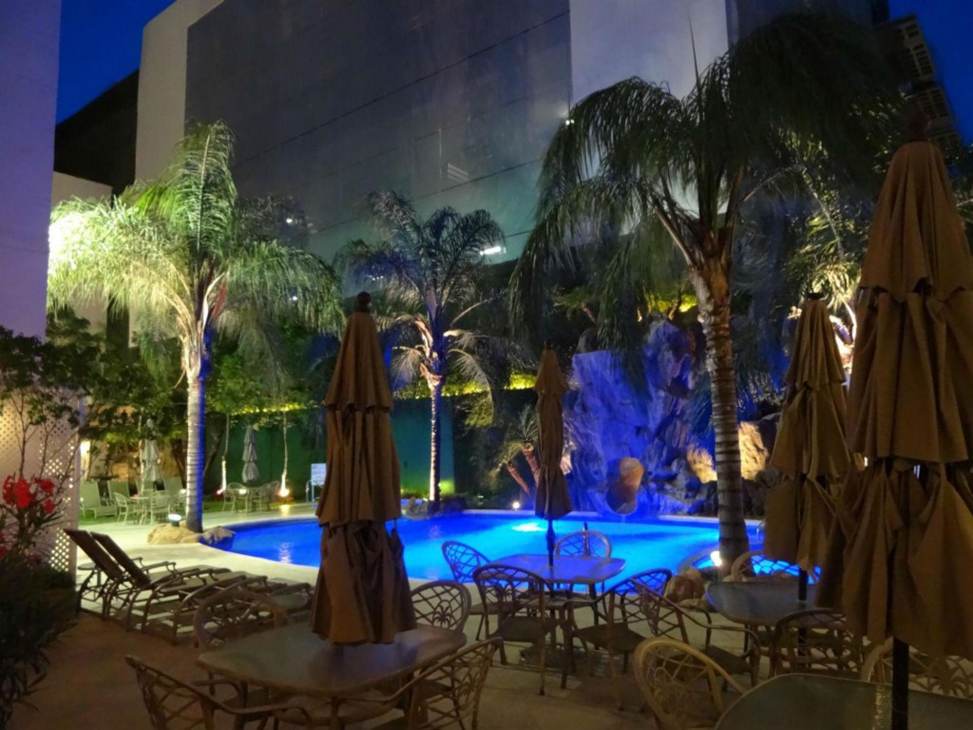 萨菲奢华皇谷酒店 San Pedro Garza Garcia 外观 照片 Hotel's pool