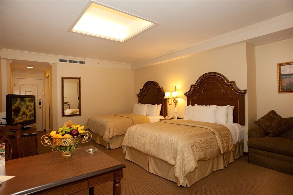 萨菲奢华皇谷酒店 San Pedro Garza Garcia 外观 照片 A room at the Inn at the Opera