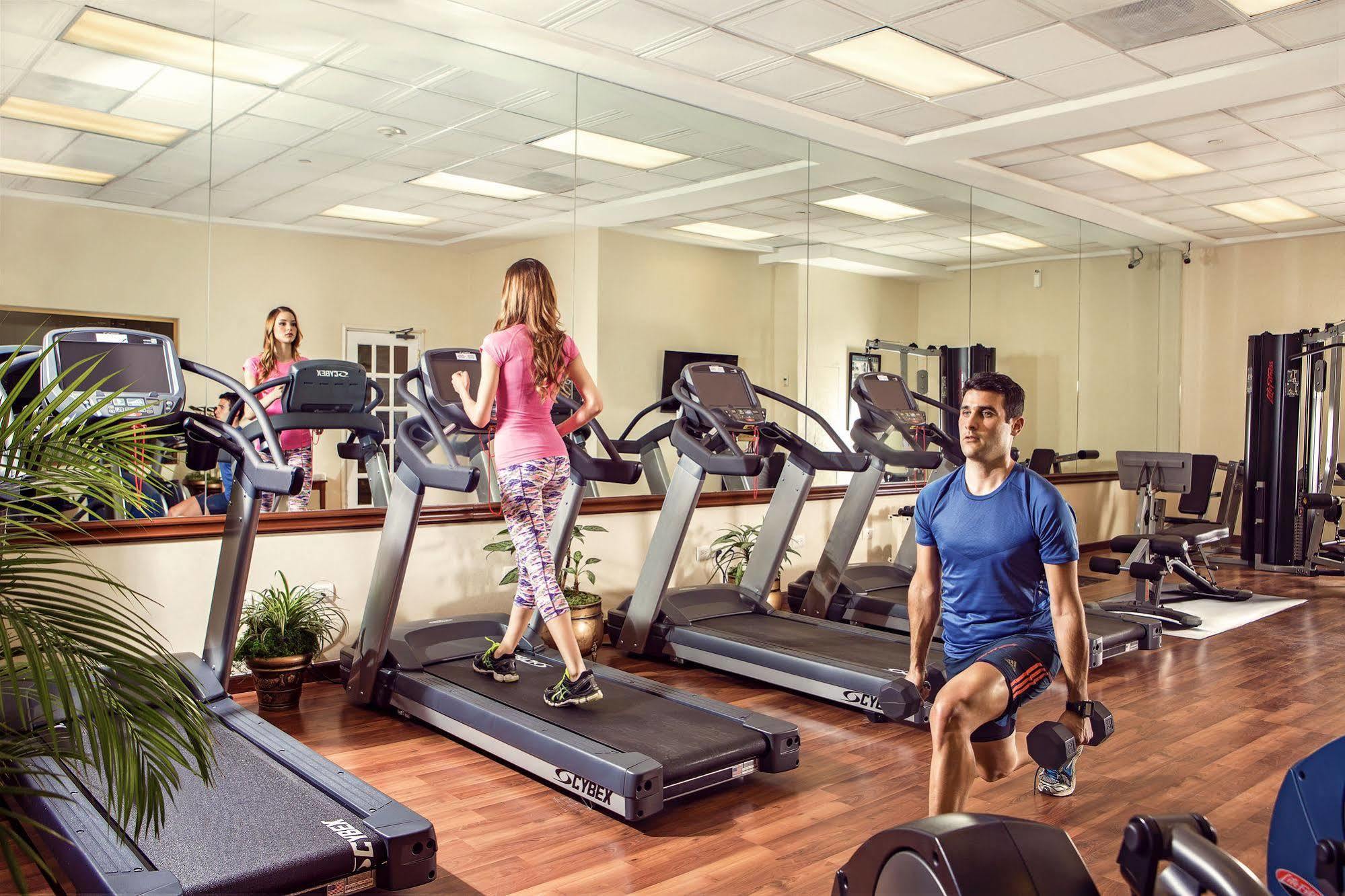 萨菲奢华皇谷酒店 San Pedro Garza Garcia 外观 照片 A gym in the United States